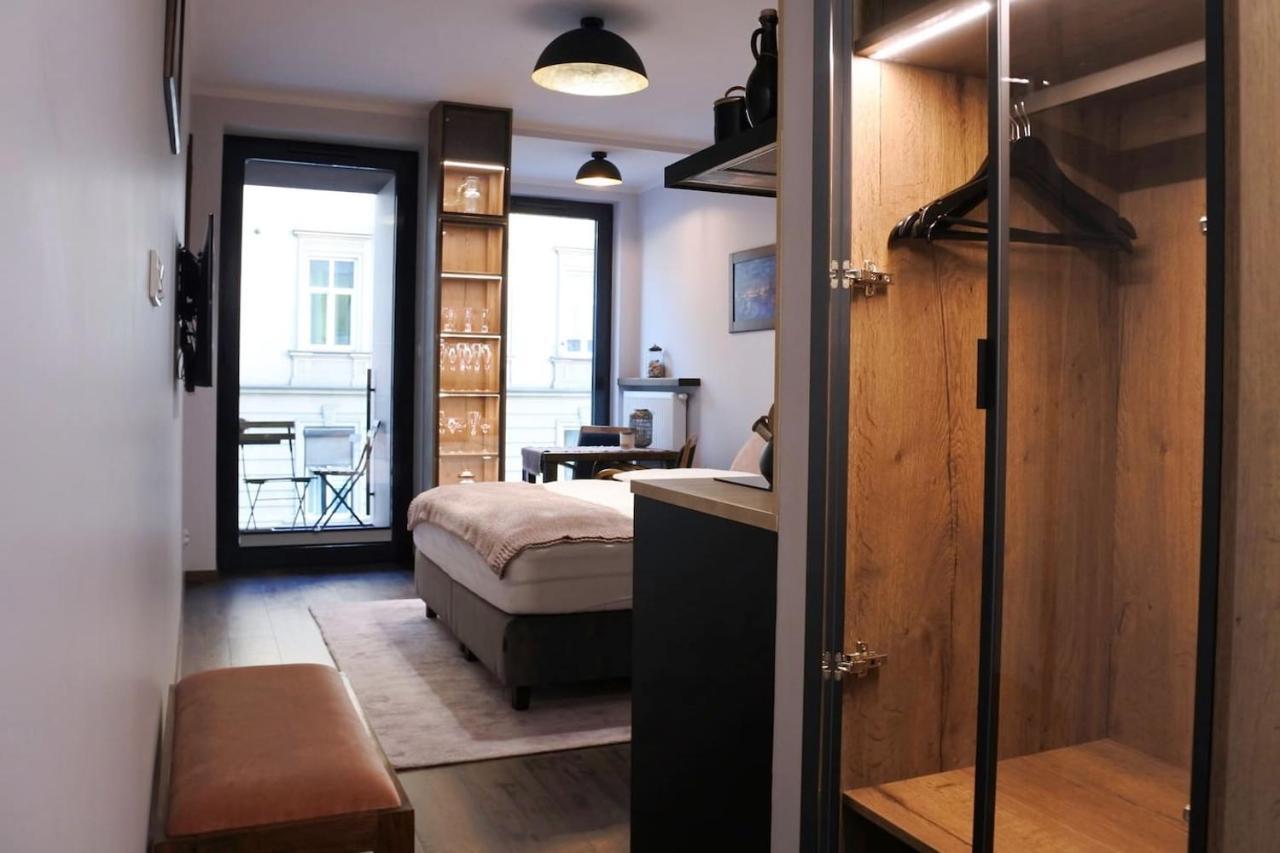 Boutique 108 - Old City, Luxury Apt. With A Garage Краків Екстер'єр фото