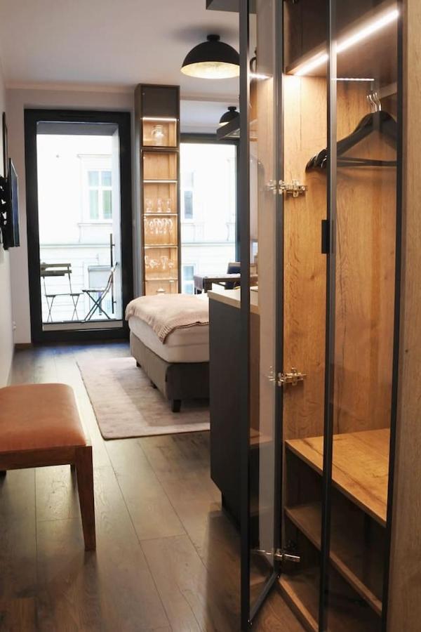 Boutique 108 - Old City, Luxury Apt. With A Garage Краків Екстер'єр фото