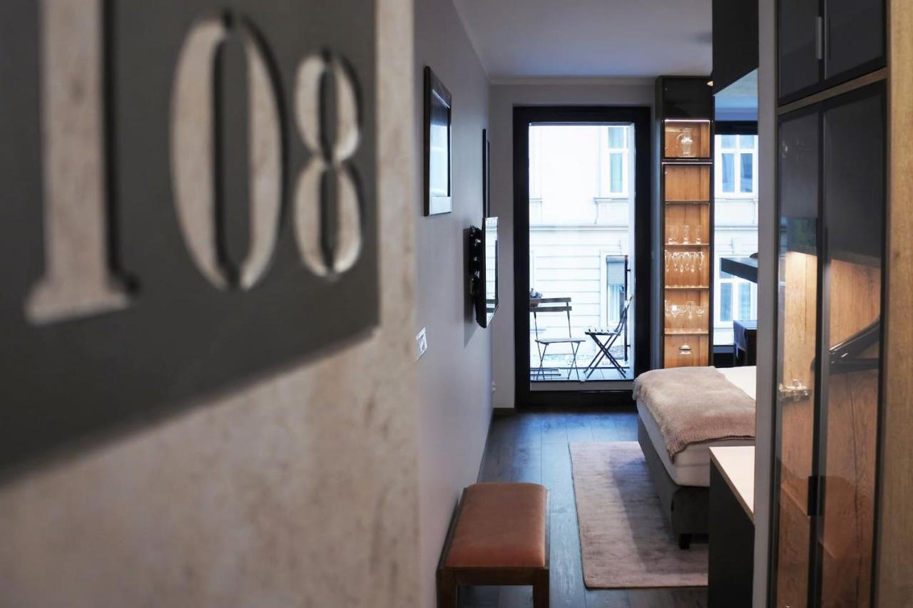Boutique 108 - Old City, Luxury Apt. With A Garage Краків Екстер'єр фото
