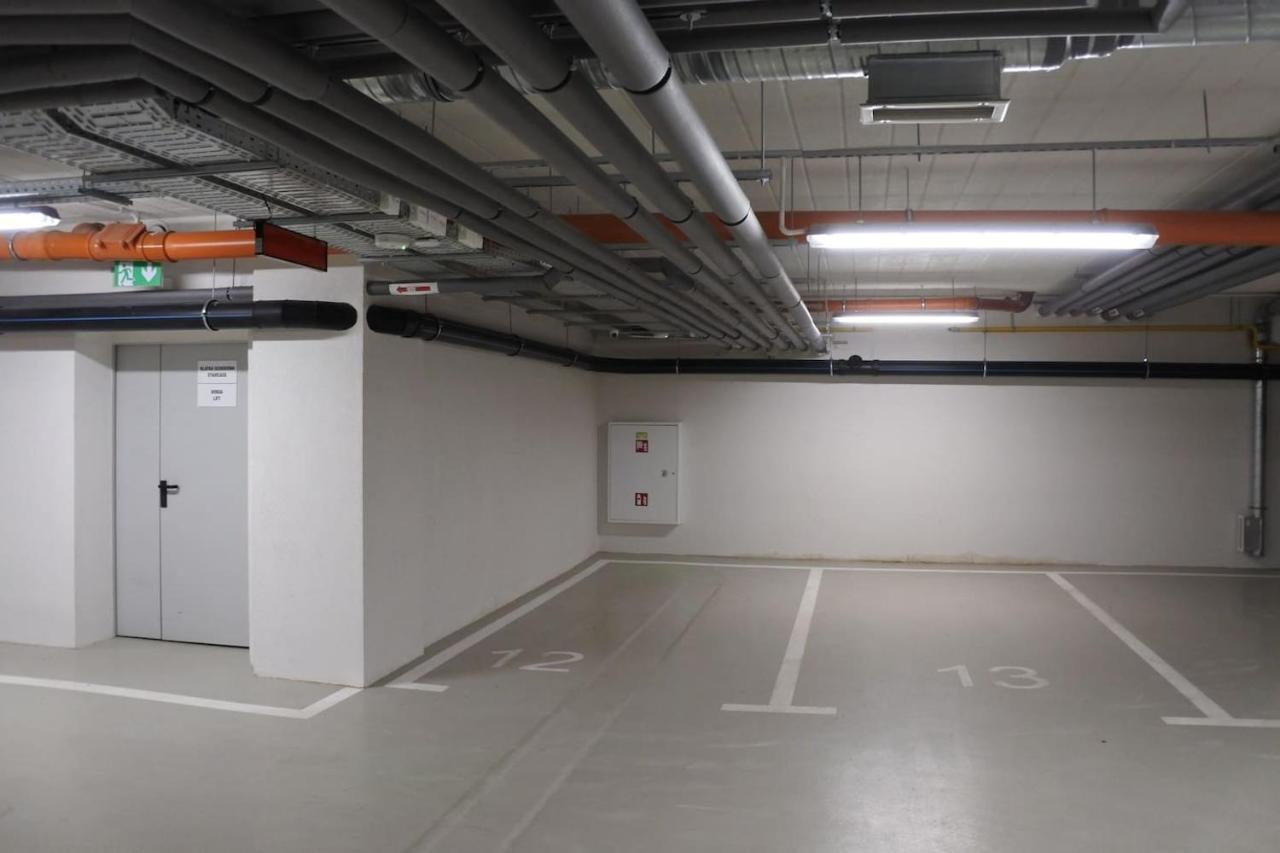 Boutique 108 - Old City, Luxury Apt. With A Garage Краків Екстер'єр фото